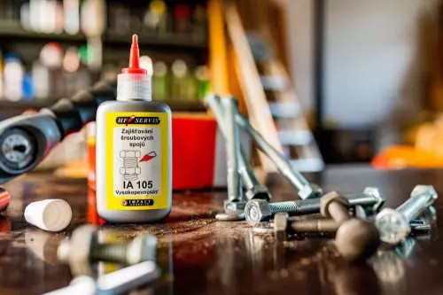 Doprava Zdarma IA 105 / 50 g - vysokopevnostní zajišťování závitů